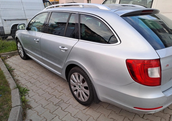 Skoda Superb cena 25000 przebieg: 311000, rok produkcji 2011 z Słubice małe 79